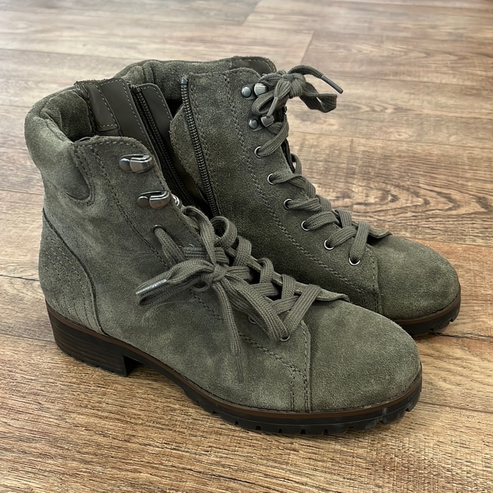 Combat boots